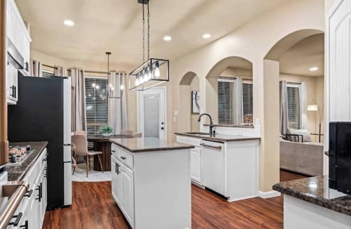 Parker House | Luxury Getaway with Private Pool in Allen TX! Outdoor Grill, Indoor Games & WiFi