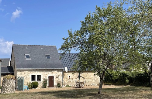 Vaas House | Luxury gite close to Le Loir, cycle network, chateaux and wine region