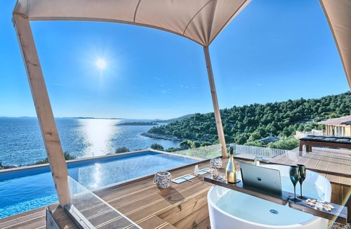 Jezera House | Luxury Glamp New Horizons I