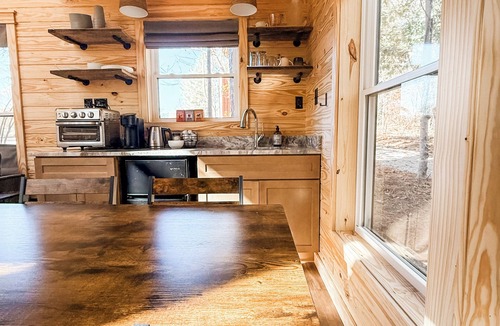 Henderson Cabin | Luxury Glamping at Kerr Lake — "Serenity Loft"