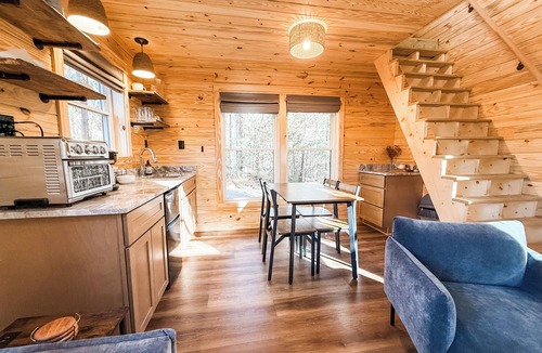 Henderson Cabin | Luxury Glamping at Kerr Lake — "Serenity Loft"