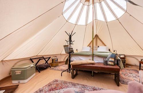 The Dalles Other | Luxury Glamping Soaking Tub, Creek-side, Alpacas