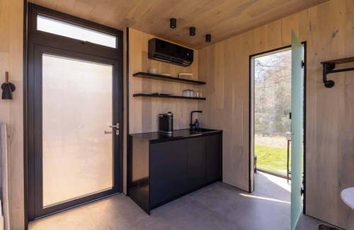 Round Top House | Luxury Glass Casita | Hot Tub + Firepit | Near RT