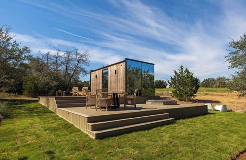 Round Top House | Luxury Glass Casita | Hot Tub + Firepit | Near RT