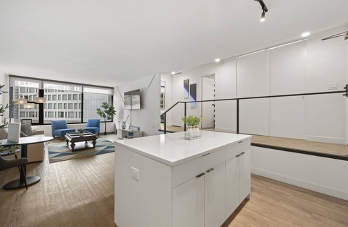 Rush and Division Apartment | ✨💫Luxury Gold Coast Home w/ Rooftop Pool & Gym 💫✨