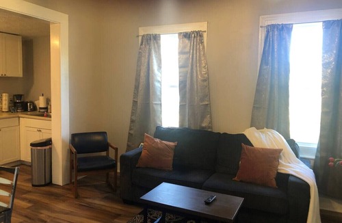 Wadley Condo | Luxury Gold Suite in Wadley