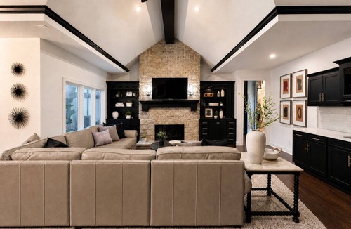 Leawood House | LUXURY GOLF COURSE ESTATE WITH POOL, SAUNA & ENTERTAINMENT SPACE