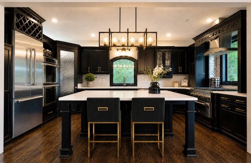 Leawood House | LUXURY GOLF COURSE ESTATE WITH POOL, SAUNA & ENTERTAINMENT SPACE