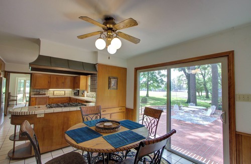 Texarkana House | Luxury Golf Course Getaway at Texarkana Country Club.