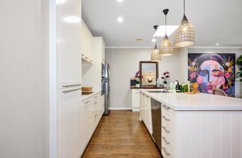 Sanctuary Lakes House | Luxury Golf Course Retreat with Scenic Views