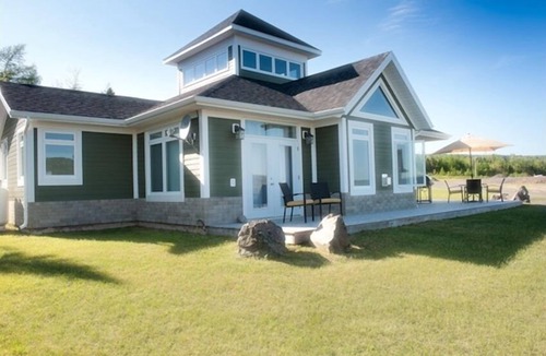 Baddeck House | Luxury Golf Retreat - Unlimited Golf for 4