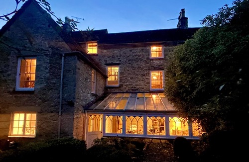 Tetbury House | Luxury Grade II Listed Retreat, Secret Walled Garden midst Royal Market Town