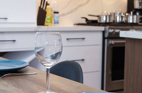 Beaconsfield Village House | Luxury Grand 3BR in Queen West