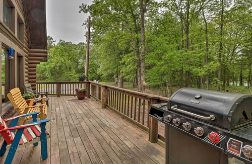 Higden Cabin | Luxury Greers Ferry Cabin w/ Large Deck & Fire Pit