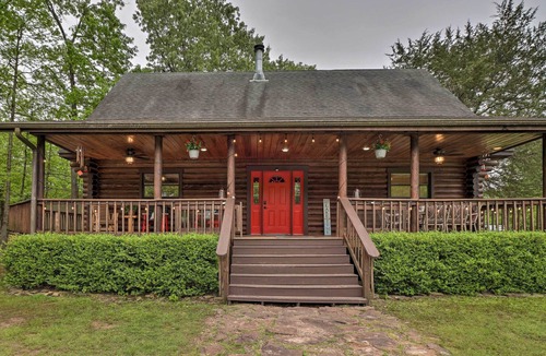 Higden Cabin | Luxury Greers Ferry Cabin w/ Large Deck & Fire Pit