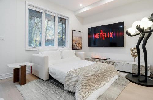 Niagara Apartment | Luxury Group Stay in King West