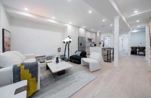 Niagara Apartment | Luxury Group Stay in King West
