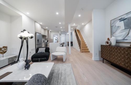 Niagara Apartment | Luxury Group Stay in King West