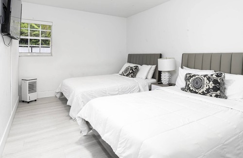 Harbor Beach House | Luxury Harbor Beach Home | 5 Bedrooms | Heated Pool | Game Room