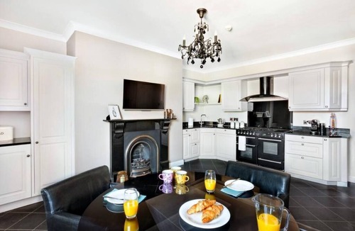 Harrogate House | Luxury Harrogate townhouse apartment with parking