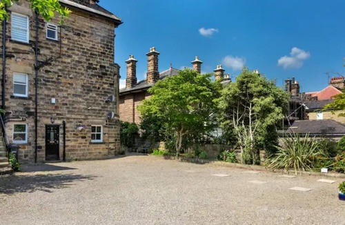 Harrogate House | Luxury Harrogate townhouse apartment with parking