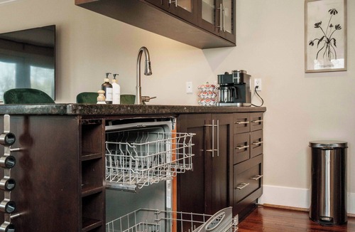 Kensington House | Luxury Haven Near DT | AC, Hot Tub, EV Charging