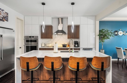Cranston House | Luxury Haven | Pool | Hot Tub & Sauna |Outdoor BBQ