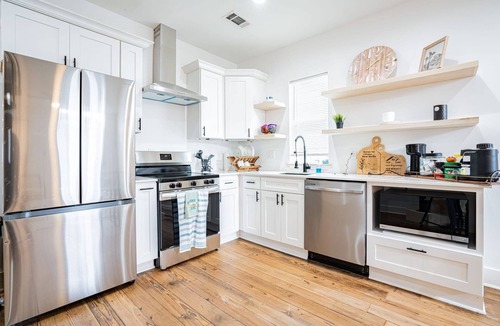 Faubourg Delassize House | Luxury Heart of Nola,Uptown Near St. Charles Near French Quarter 10 minutes
