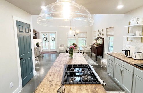 Tyler House | Luxury " Hibiscus Manor" Farmhouse