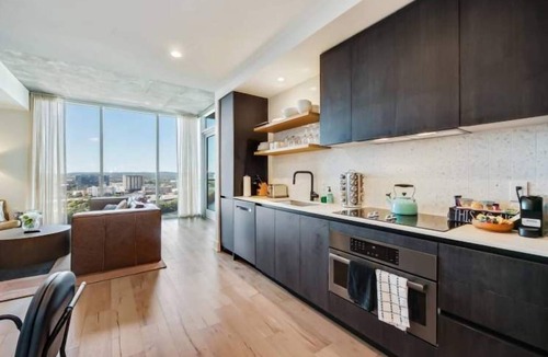 Rainey Street Historic District Condo | Luxury High-Rise 2BR on the 21st Floor | Rainey St