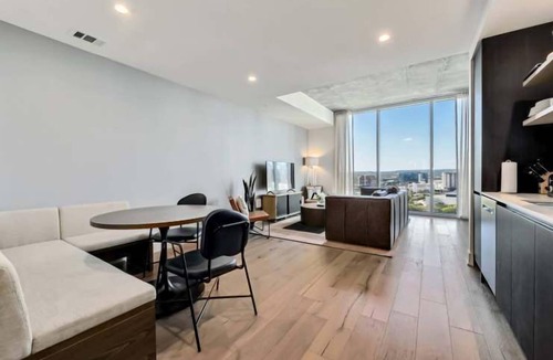 Rainey Street Historic District Condo | Luxury High-Rise 2BR on the 21st Floor | Rainey St