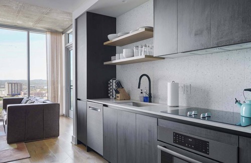Rainey Street Historic District Condo | Luxury High-Rise 2BR on the 21st Floor | Rainey St