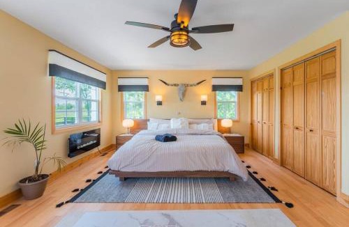 Belleville House | Luxury Hillside Farmhouse on The Bay of Quinte