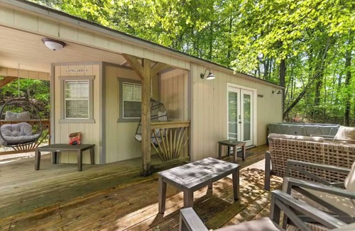 Stanton Cabin | Luxury Hilltop Couples Cabin with Hot Tub & Red River Gorge Views