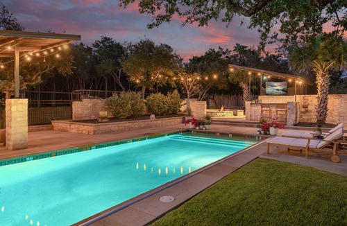 Westcliff House | LUXURY HILLTOP ESTATE | 15 BEDS | POOL, SPA, SAUNA, FIRE PIT, POOL TABLE | 15 Mins to DT Austin