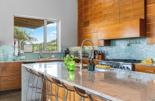 Dripping Springs Cottage | Luxury Hilltop Retreat w/Scenic Views