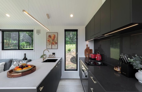 Hunchy Cabin | Luxury Hinterland Tiny Home | Secluded Romantic Escape with Stunning Views