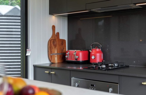 Hunchy Cabin | Luxury Hinterland Tiny Home | Secluded Romantic Escape with Stunning Views