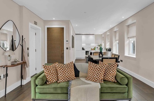 The City of London Apartment | Luxury Holborn Duplex with Private Lift