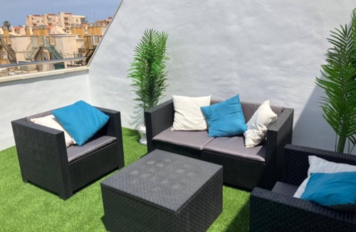 Pilar de la Horadada House | LUXURY HOLIDAY HOME WITH POOL 5 MINS WALK TO BEACH. WIFI,AIR CON, FULL KITCHEN