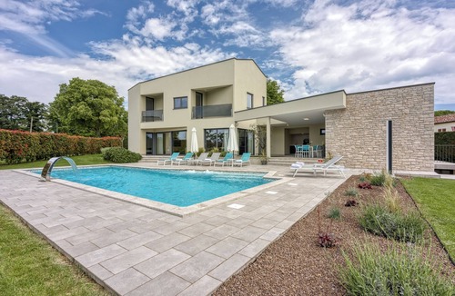 Kringa House | Luxury Holiday home with pool, jacuzzi & sauna in Central Istra
