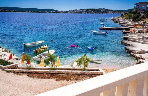 Dvornica House | Luxury holiday home with pool by the sea
