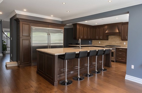 Oshawa House | Luxury home 4BR, Pool, & 5 Mins to 401