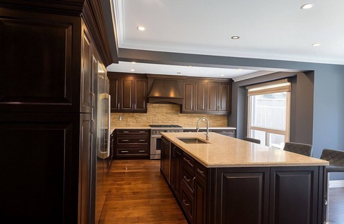 Oshawa House | Luxury home 4BR, Pool, & 5 Mins to 401