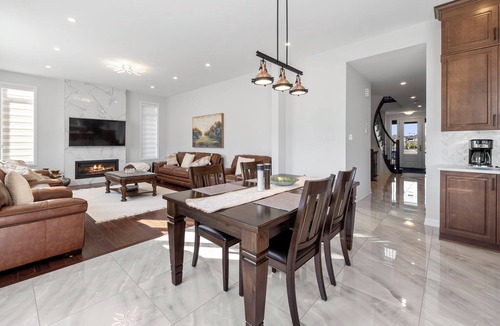 Ottawa Division House | Luxury home: 733 Coast Circle Manotick, Ottawa.n30 nights minimum stay.