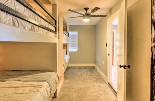 Ederville House | Luxury Home by Six Flags, AT&T & Rangers Stadium