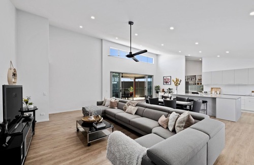 Bokarina House | Luxury home by the beach with pool - pets allowed!