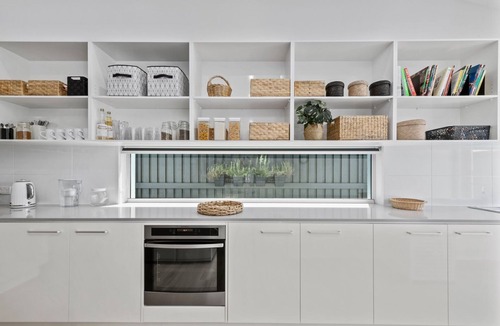 Bokarina House | Luxury home by the beach with pool - pets allowed!