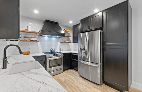 Greenslopes At Lake Creek House | Luxury Home for mid and short-term stays