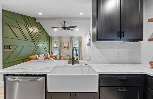 Greenslopes At Lake Creek House | Luxury Home for mid and short-term stays
